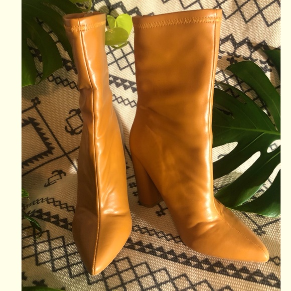 Boots - Picture 4 of 4